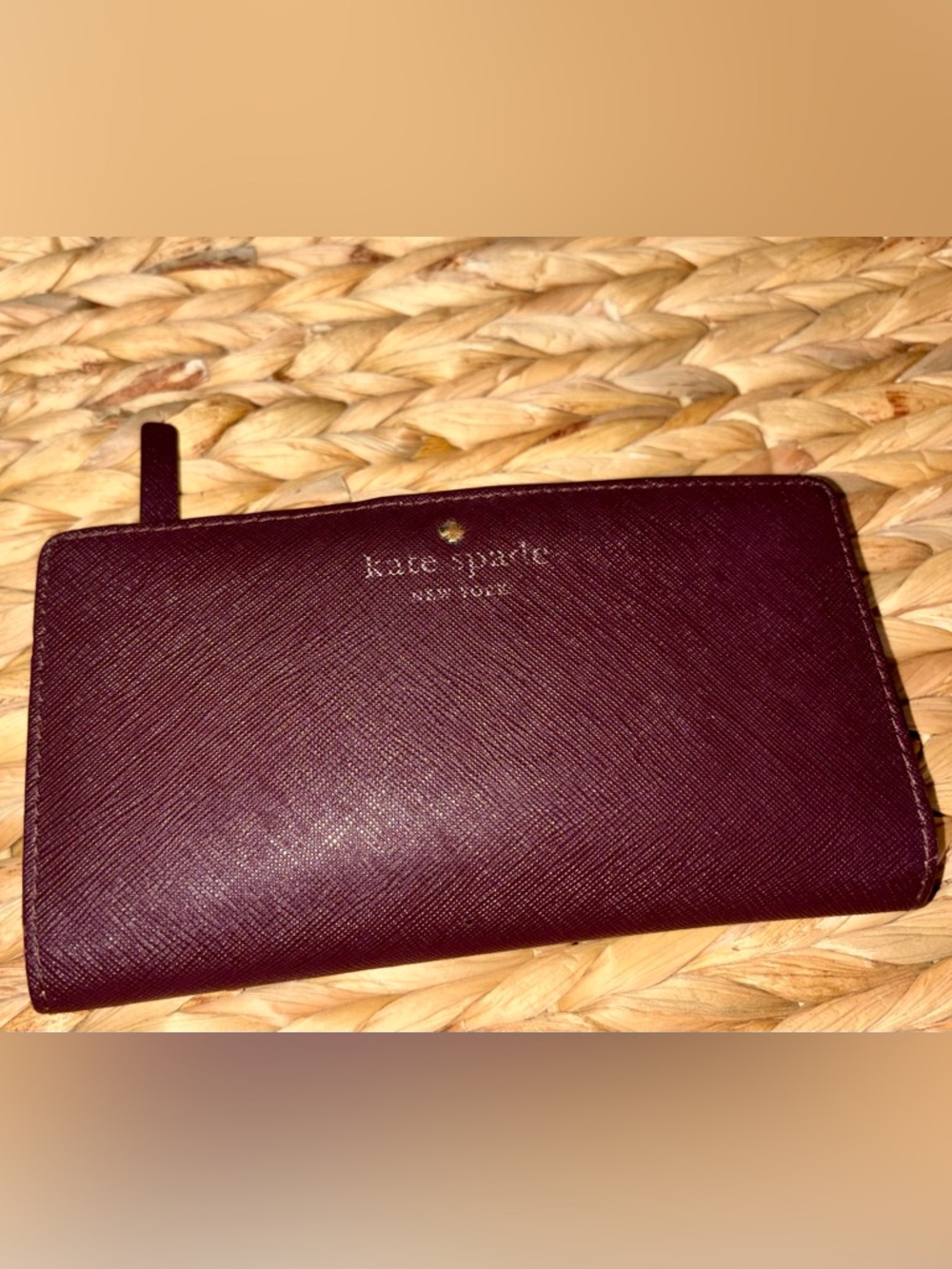 kate spade burgundy saffiano leather zip wallet with gold logo - Picture 2 of 6